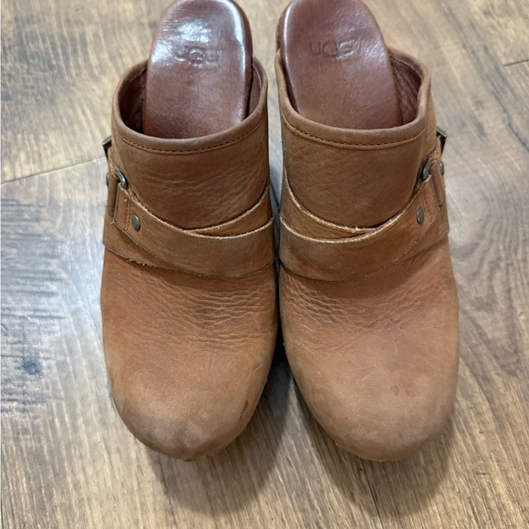 Ugg size 7 leather boho clogs with buckle - Picture 2 of 10